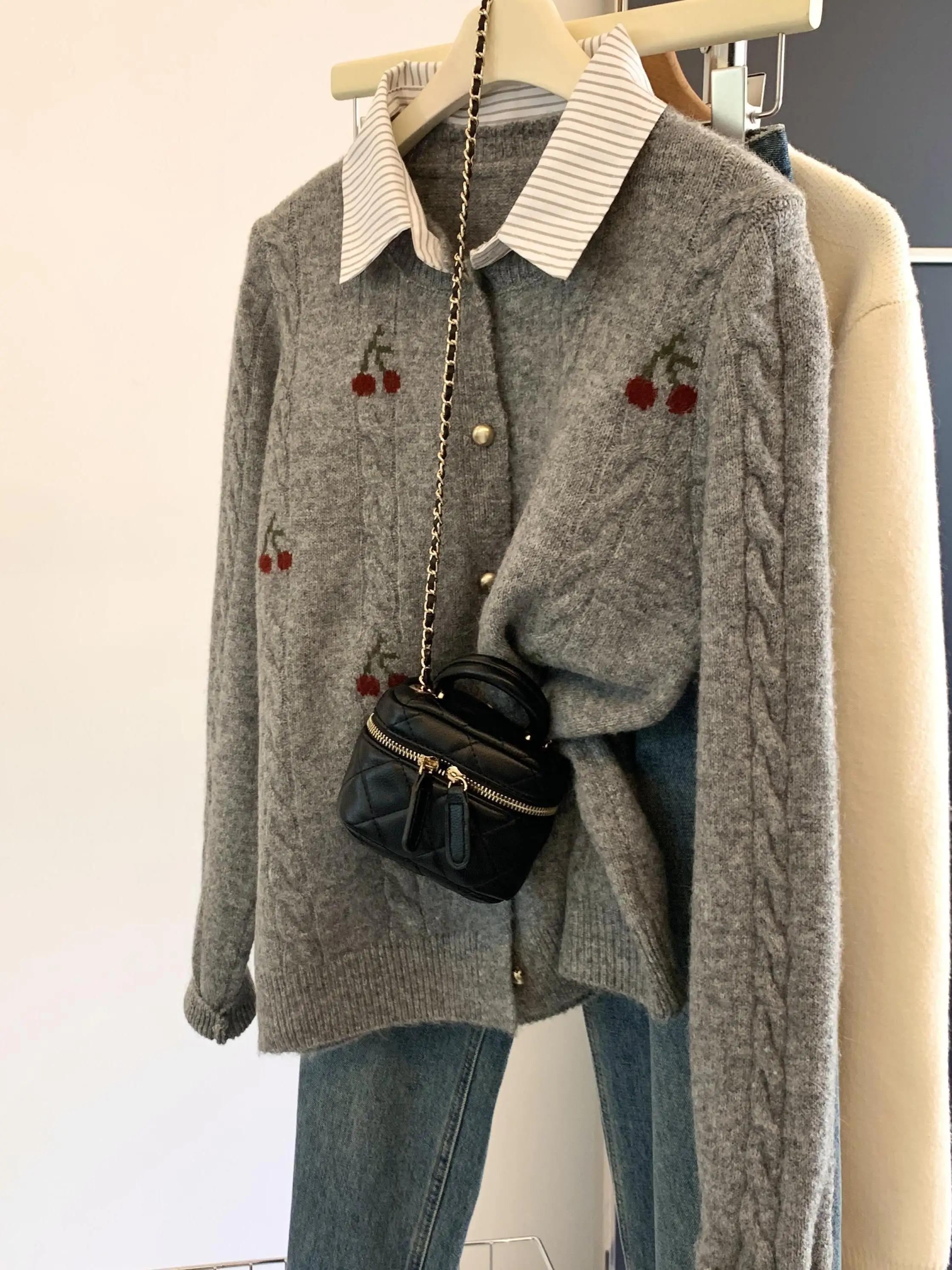 Embroidery Rose - レディースルーズニットセーターコート、シャツ襟スタイル、長袖、バラ柄、オープンカーディガン、秋冬新作、リラックススタイル