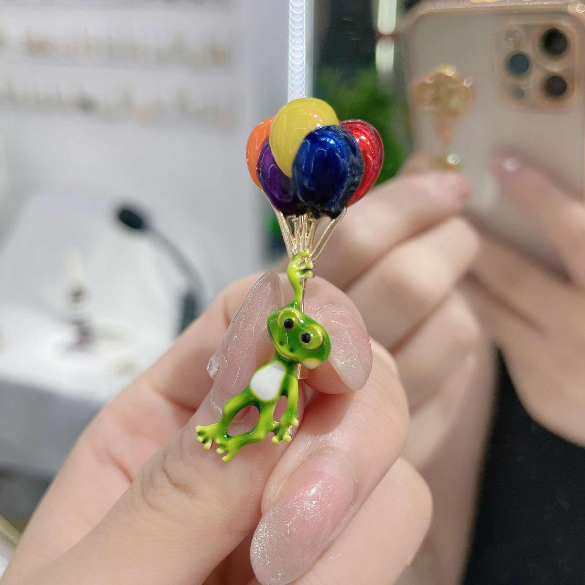 Embroidery Bali - 子供のための鮮やかなカエルの形をしたスーパーフロアドラーカー,緑の小さな動物のブローチ,パーティーアクセサリー
