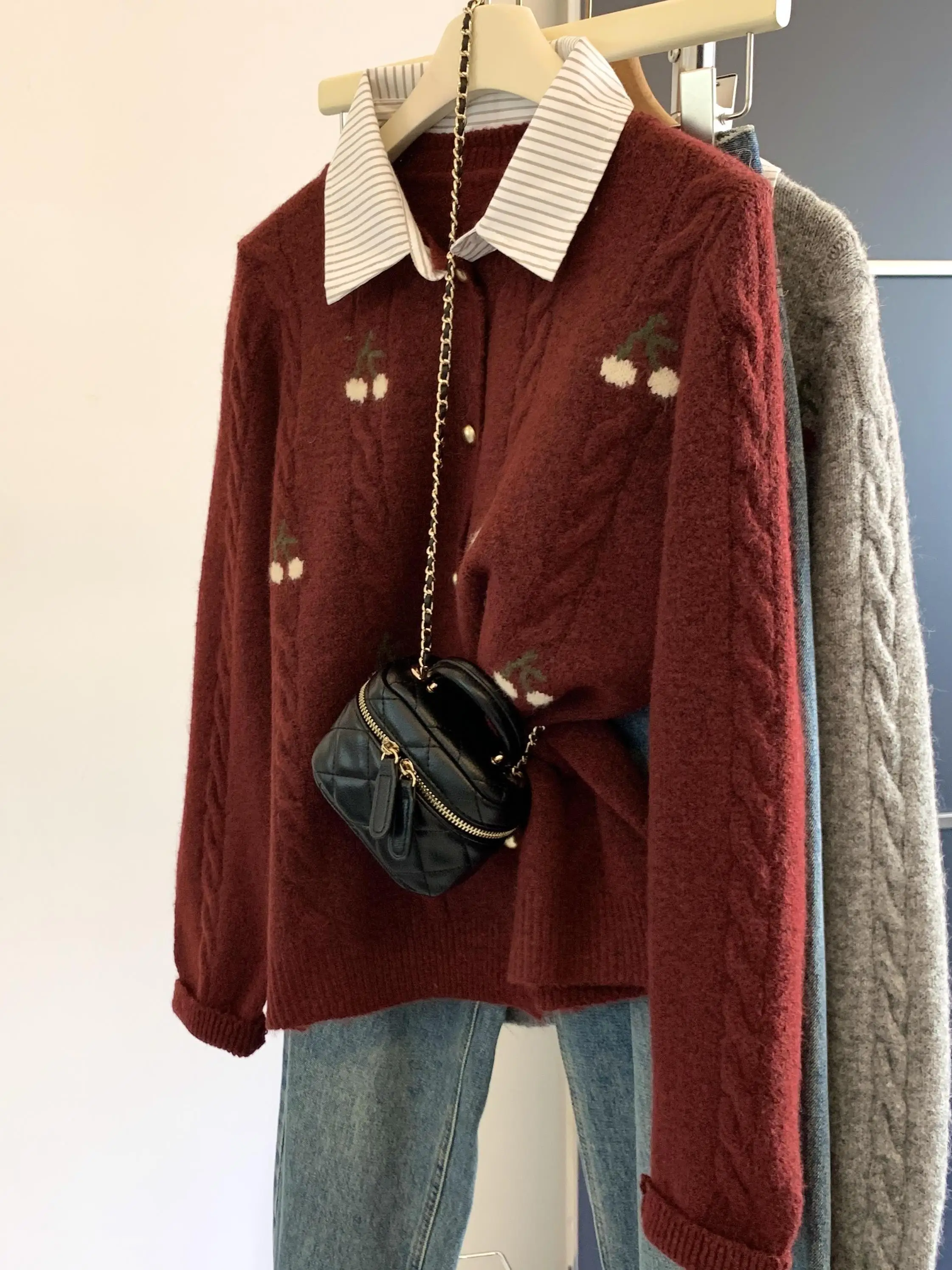 レディースルーズニットセーターコート、シャツ襟スタイル、長袖 - Embroidery Rose のレビューと価格