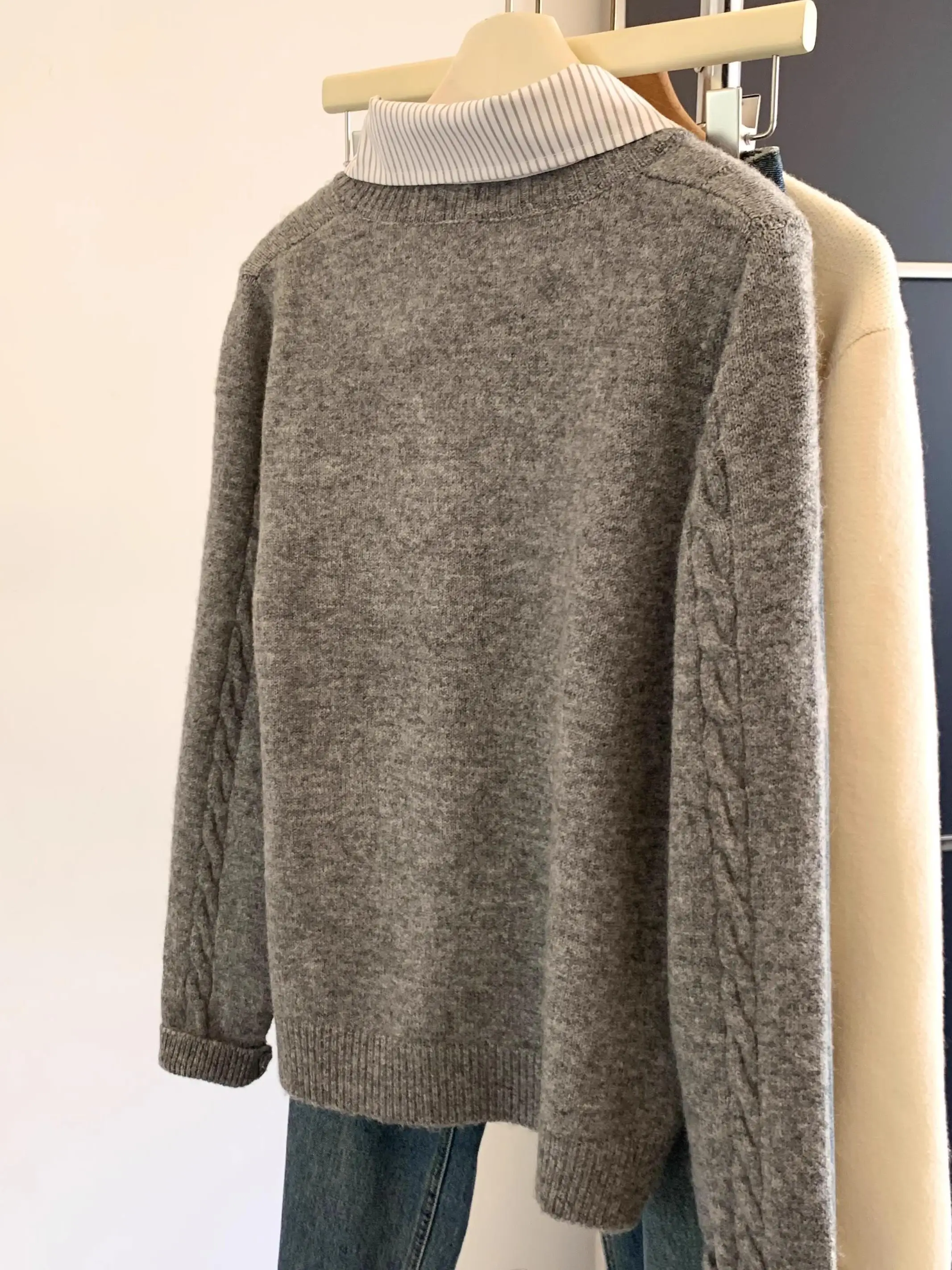 レディースルーズニットセーターコート、シャツ襟スタイル、長袖 - Embroidery Rose のレビューと価格