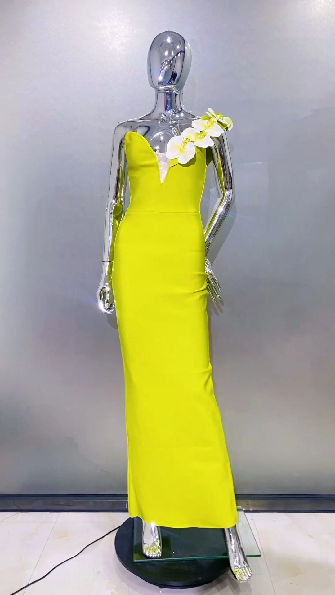 大人気！セクシーな白いモスランの花柄、片肩デザイン、イエロー - Embroidery Yellow Dress のレビューと価格