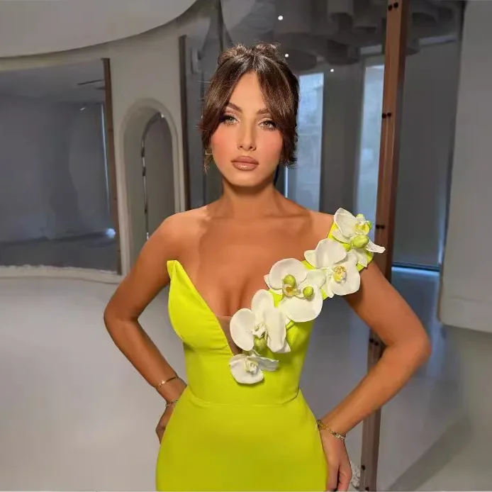 大人気！セクシーな白いモスランの花柄、片肩デザイン、イエロー - Embroidery Yellow Dress のレビューと価格