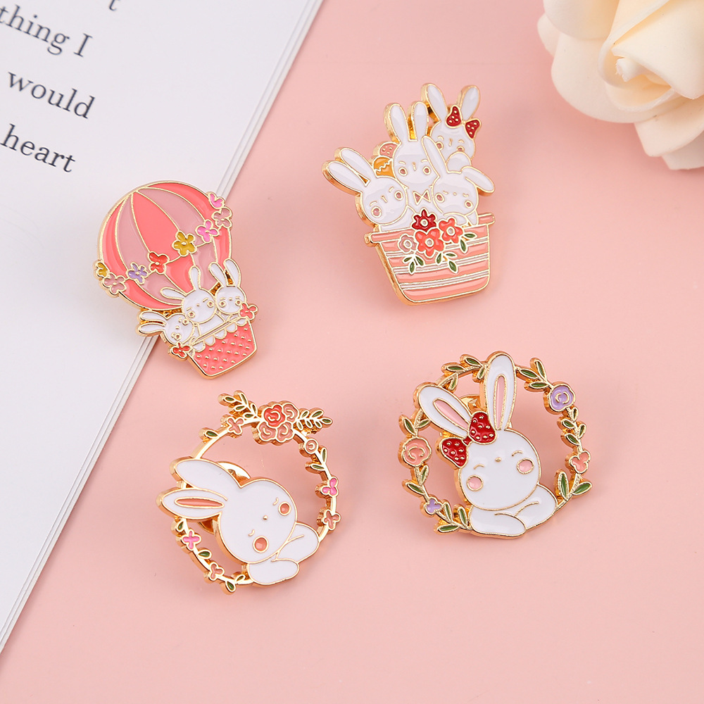 女性のためのかわいいバニーメタルブローチ、ピンクのバッジ、熱 - Embroidery Bali のレビューと価格