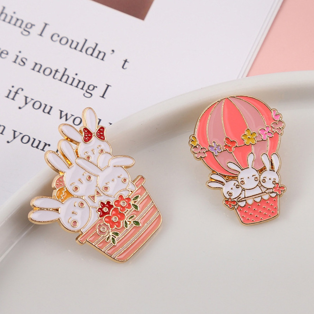 女性のためのかわいいバニーメタルブローチ、ピンクのバッジ、熱 - Embroidery Bali のレビューと価格
